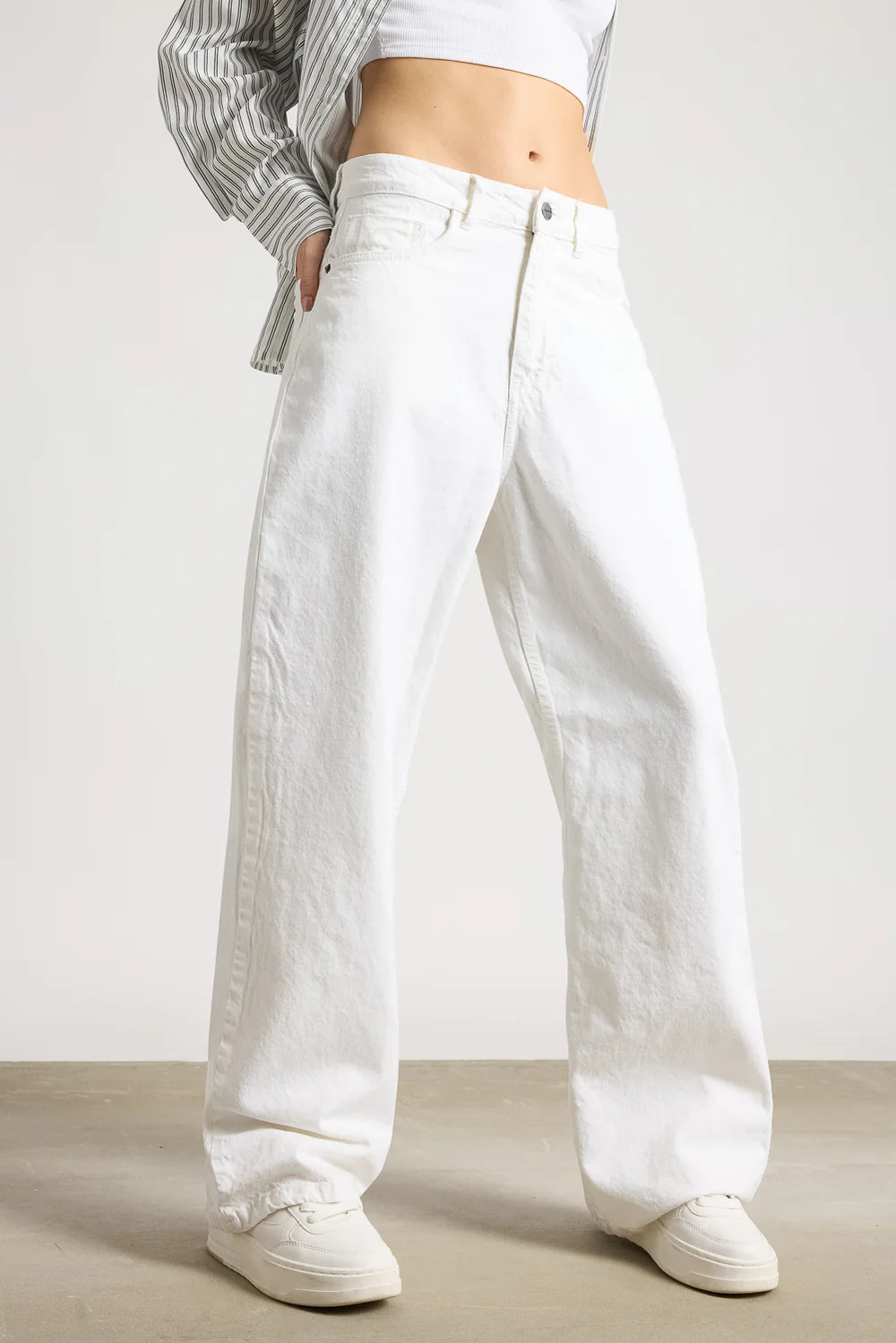 Women's Iconic White Wide Jeans with Soft Washed Finish for Timeless Everyday Look