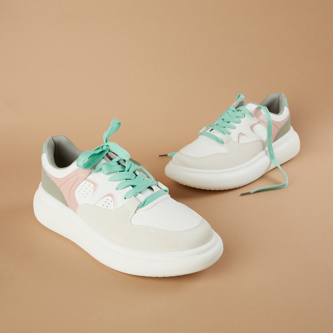 Trendy Low-Top Colourblock Sneakers for Everyday Wear