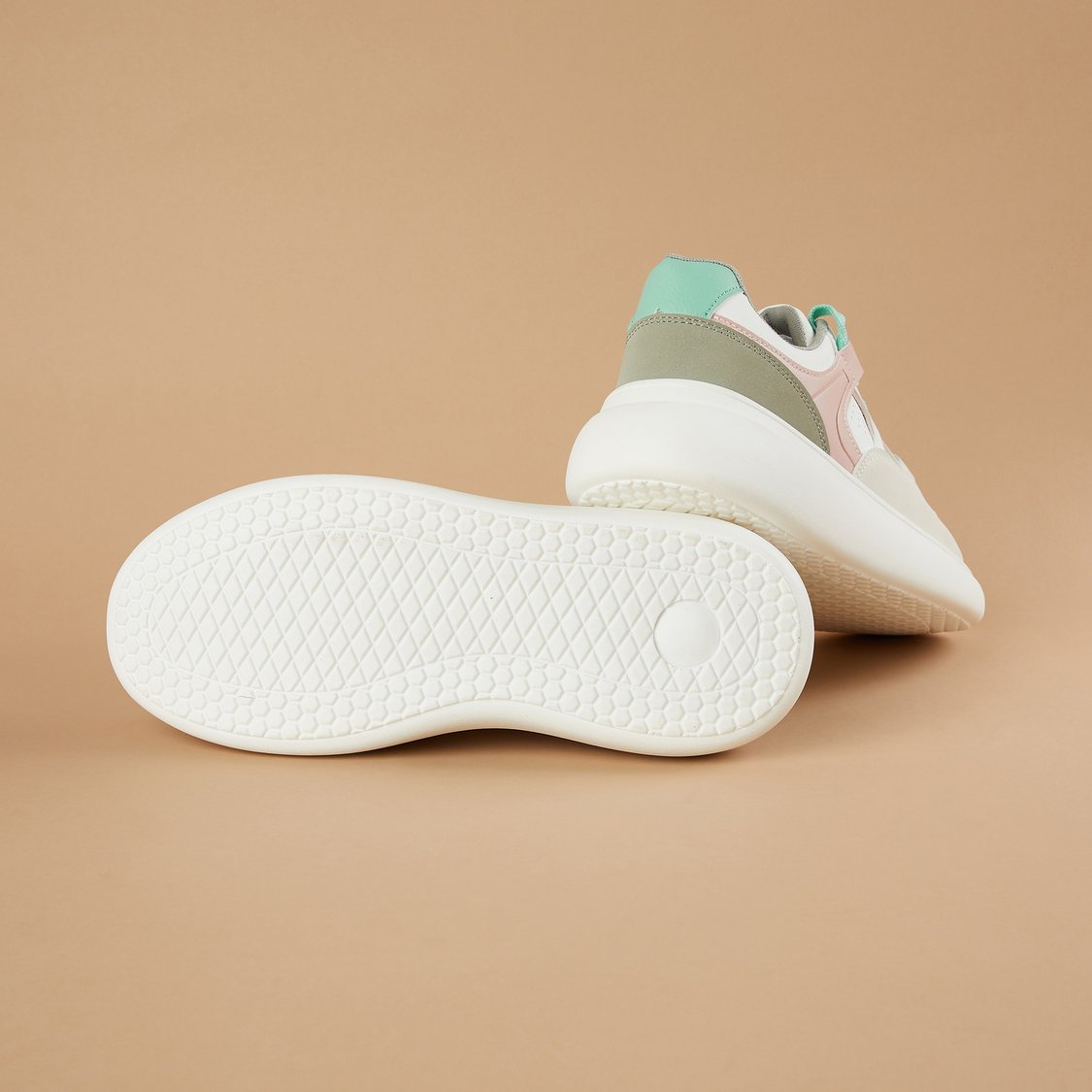 Trendy Low-Top Colourblock Sneakers for Everyday Wear
