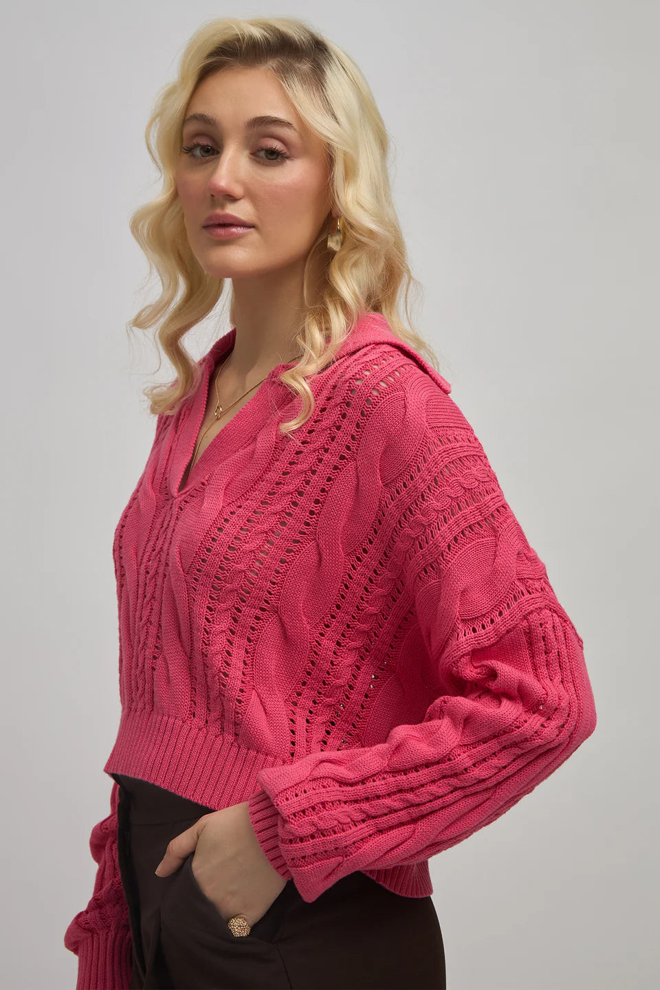 Elegant Women’s Cotton Full Sleeve Top Featuring Oversized Collar