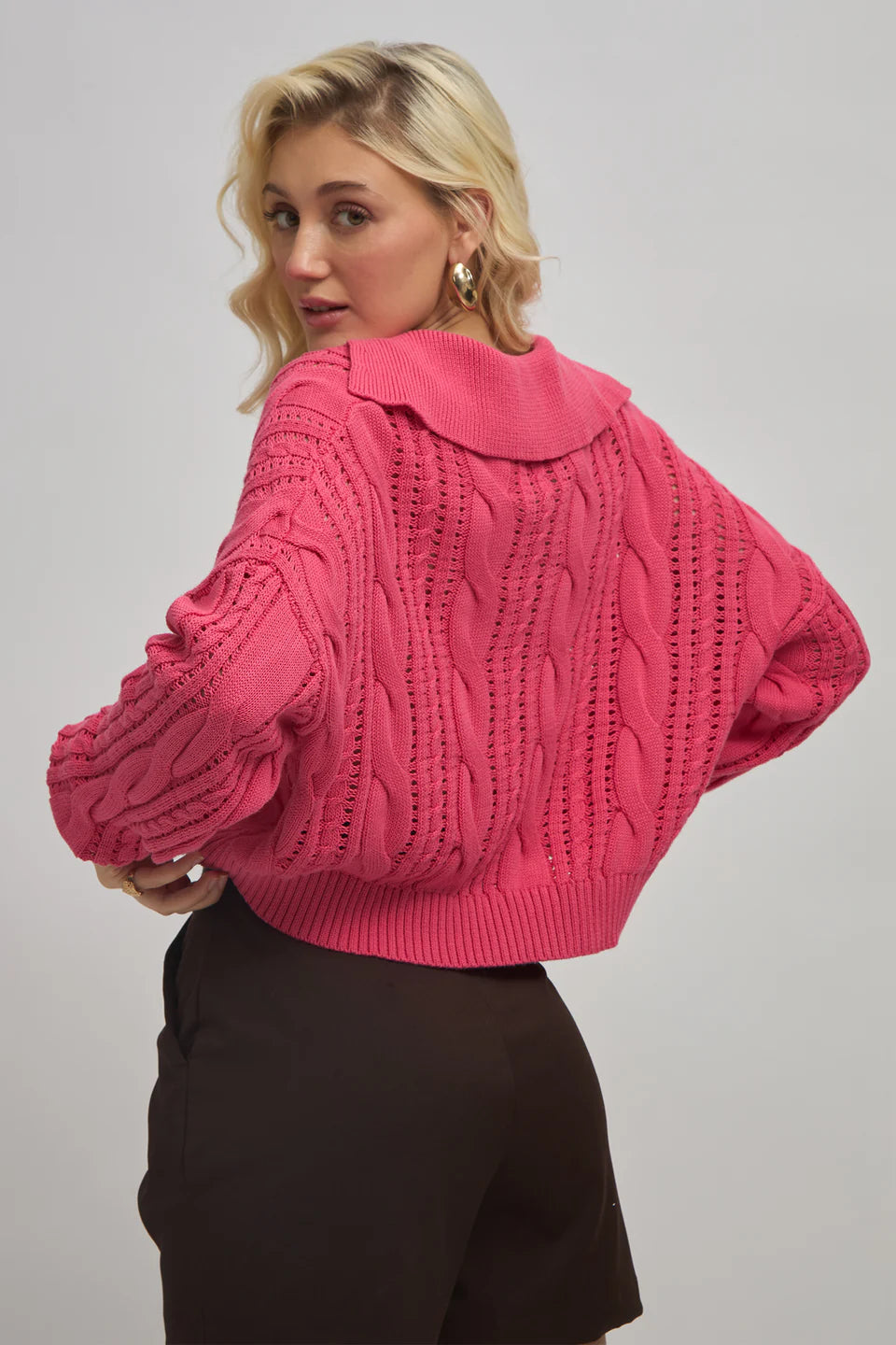 Elegant Women’s Cotton Full Sleeve Top Featuring Oversized Collar