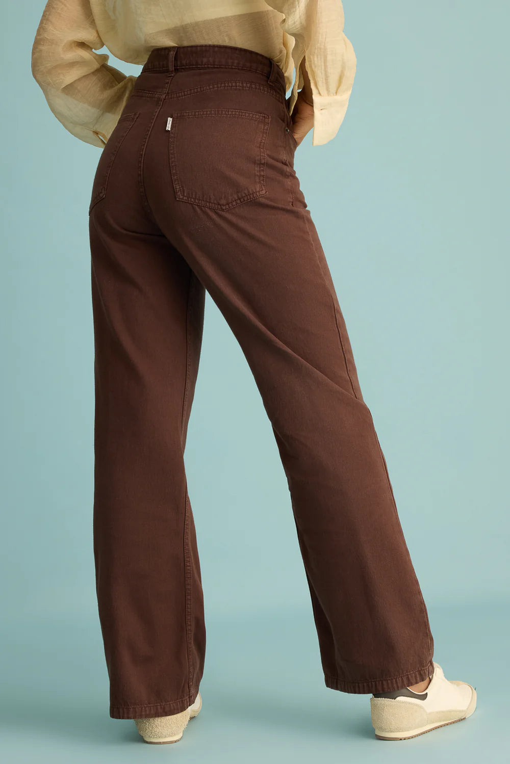 Women's Rustic Brown Straight Jeans with Soft Washed Finish for Timeless Look