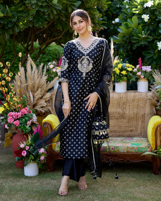 Festive Black Bandhani Chanderi Suit Ensemble with Elegant Detailing for Traditional Functions