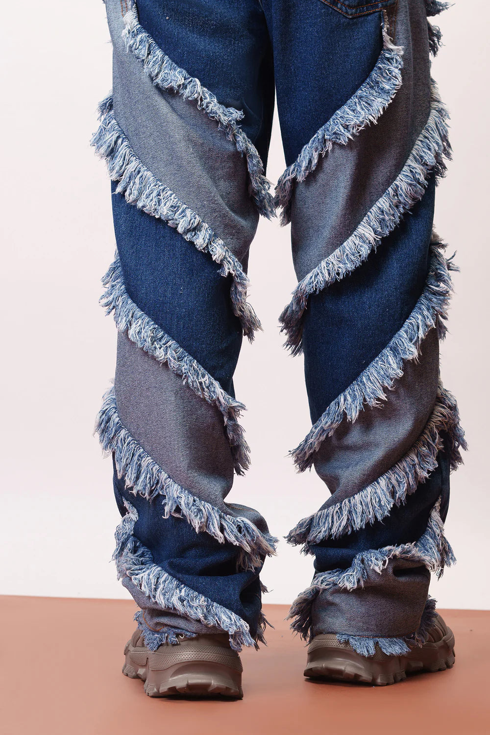 Men's Frayed Frenzy Straight-Fit Denim Jeans for Trendy Casual Wear