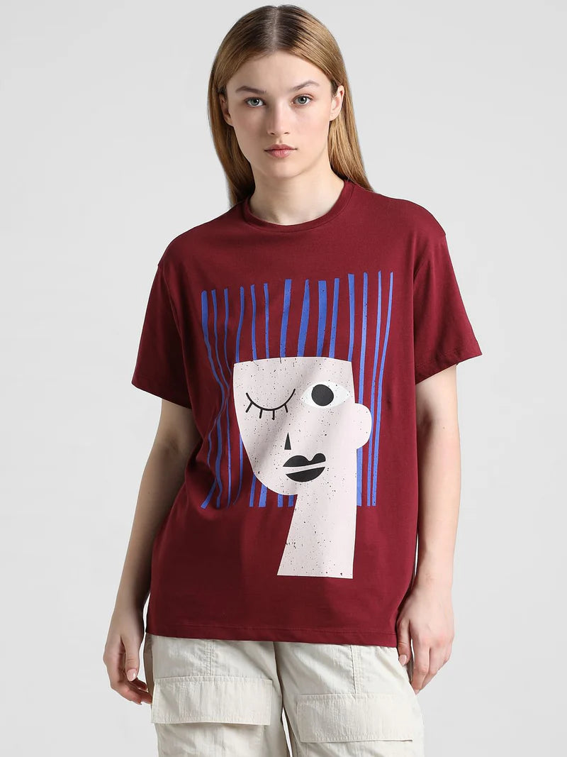 Trendy Maroon Graphic Print Tee Women Comfortable Everyday Wear