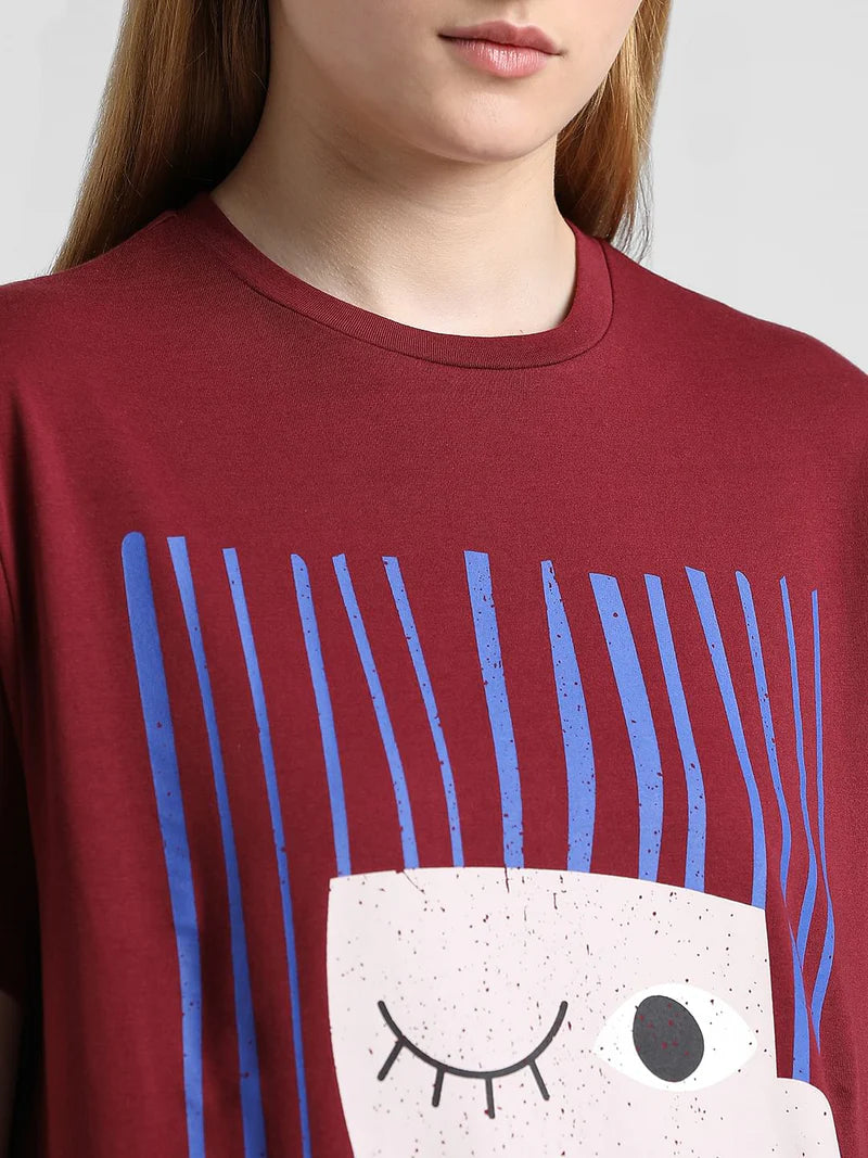 Trendy Maroon Graphic Print Tee Women Comfortable Everyday Wear