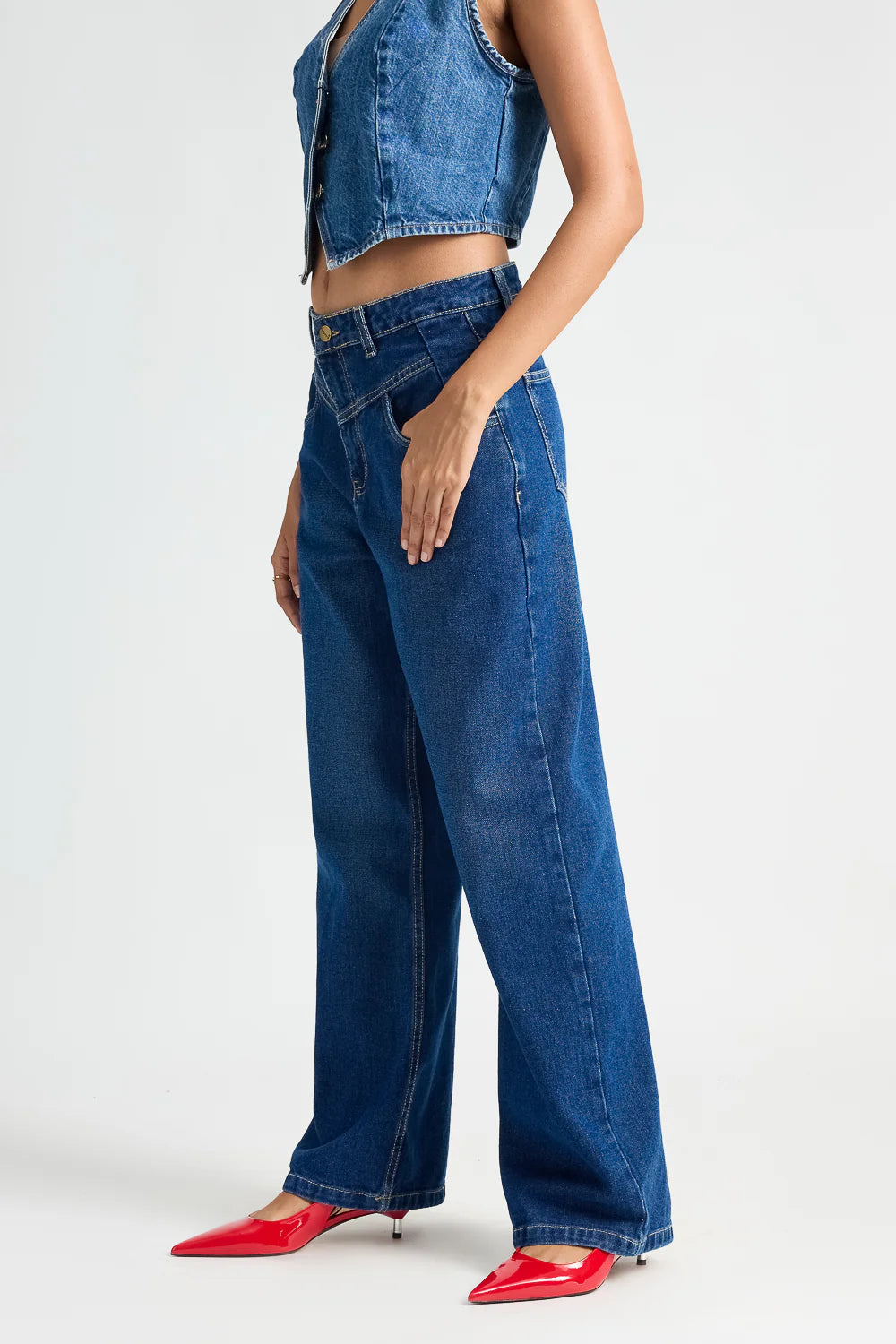Dark Blue Fish Cut Women's Straight-Fit Jeans with Trendy Flared Hem for Stylish Everyday Wear