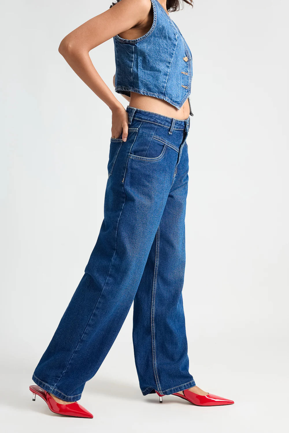 Dark Blue Fish Cut Women's Straight-Fit Jeans with Trendy Flared Hem for Stylish Everyday Wear