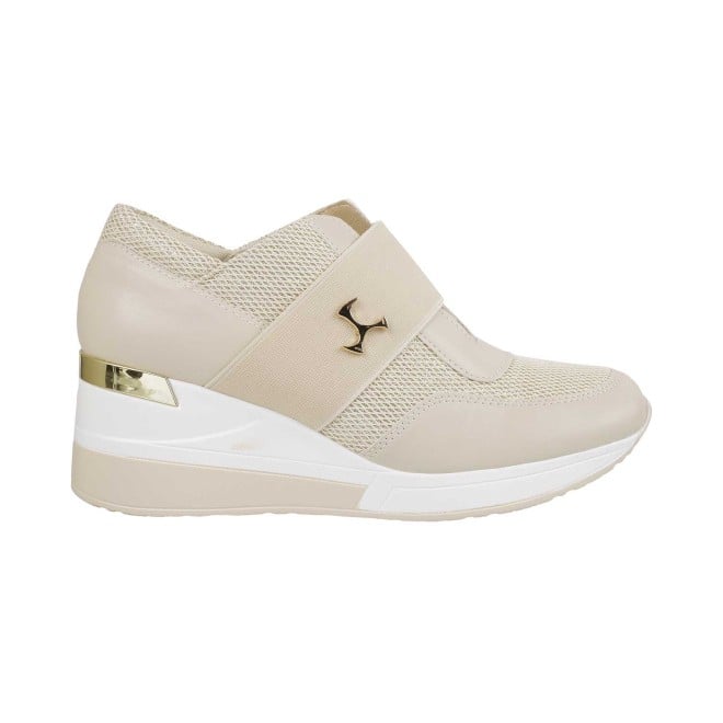 Comfortable Women’s Beige Sneakers Perfect for Casual Outings
