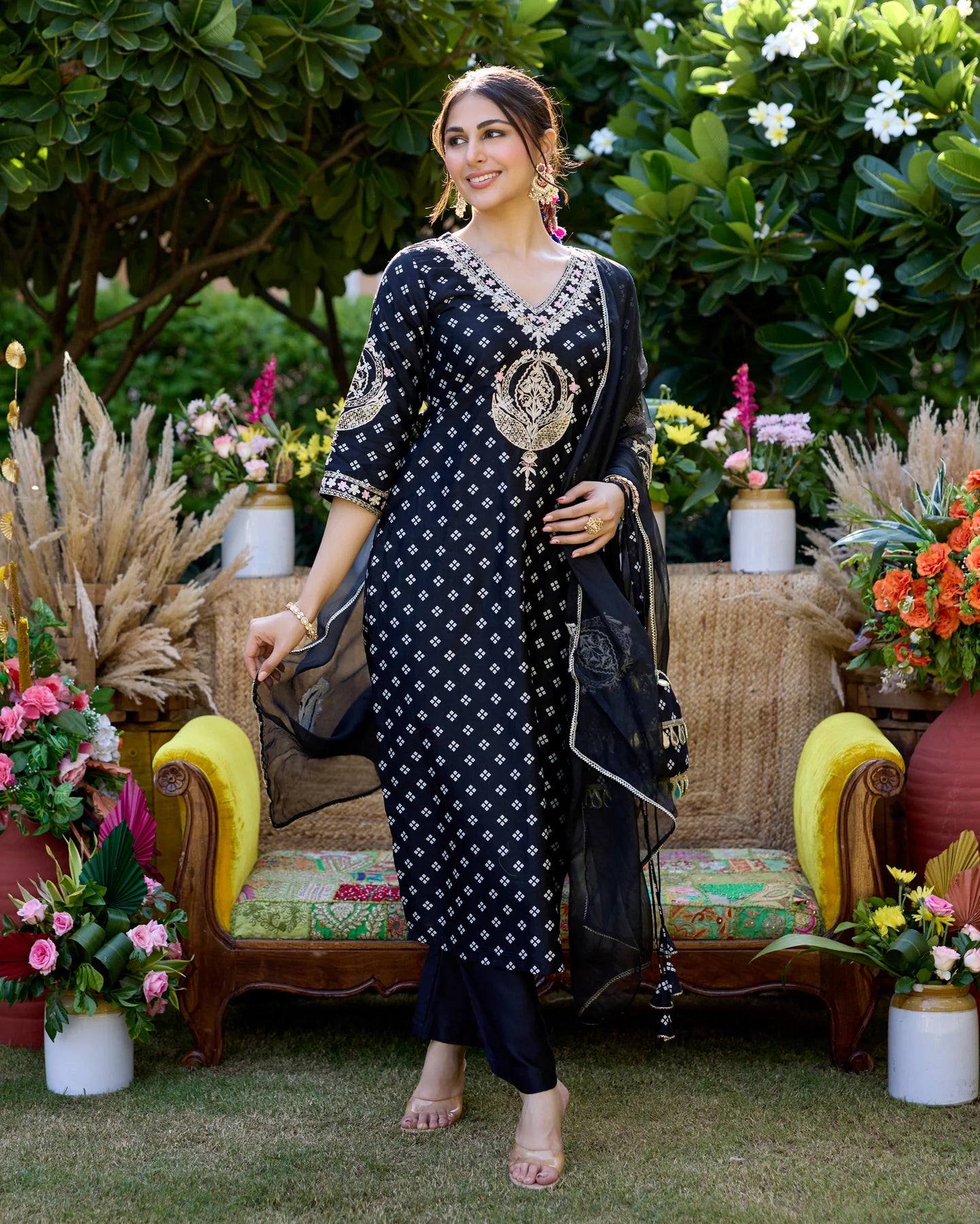 Festive Black Bandhani Chanderi Suit Ensemble with Elegant Detailing for Traditional Functions