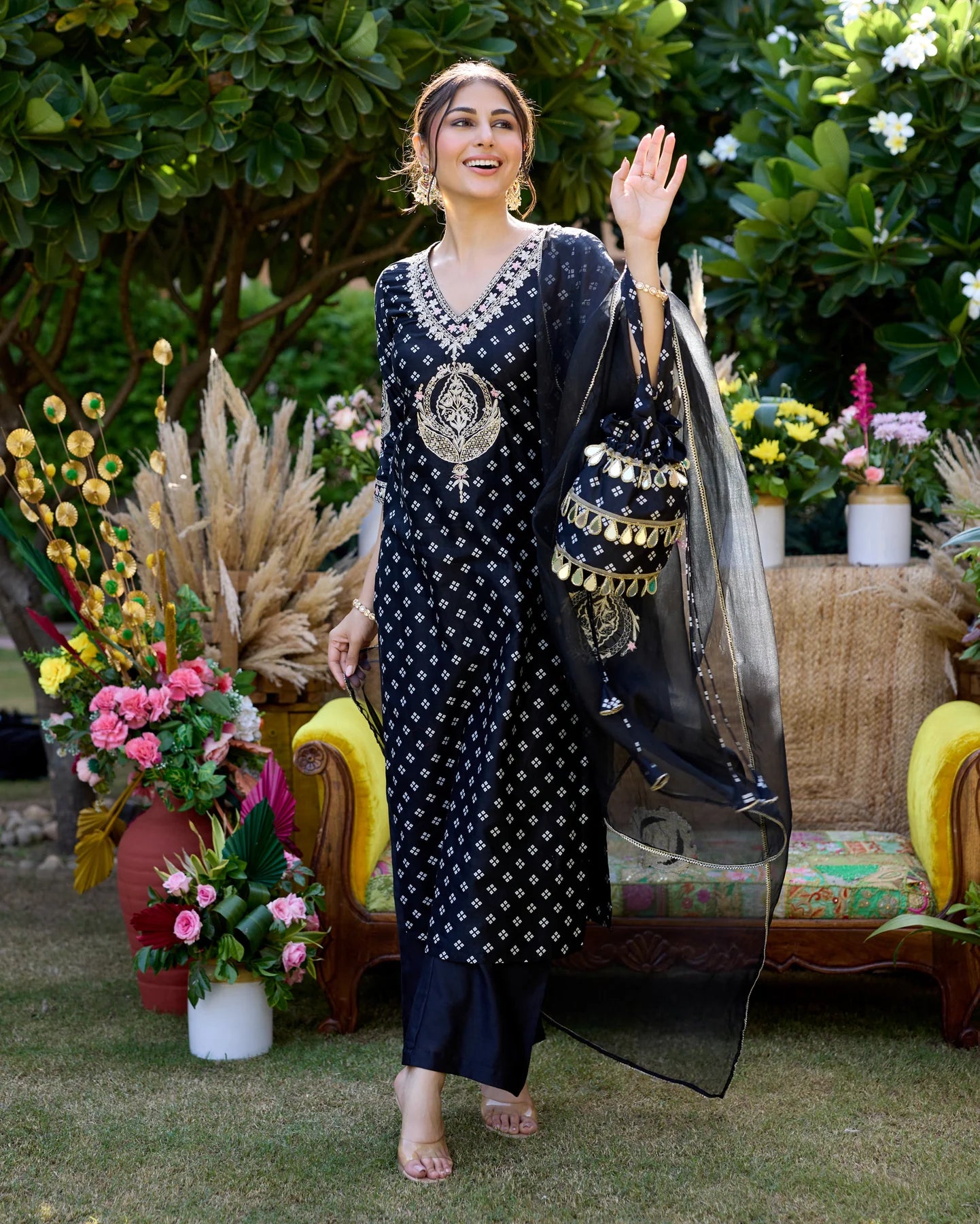 Festive Black Bandhani Chanderi Suit Ensemble with Elegant Detailing for Traditional Functions