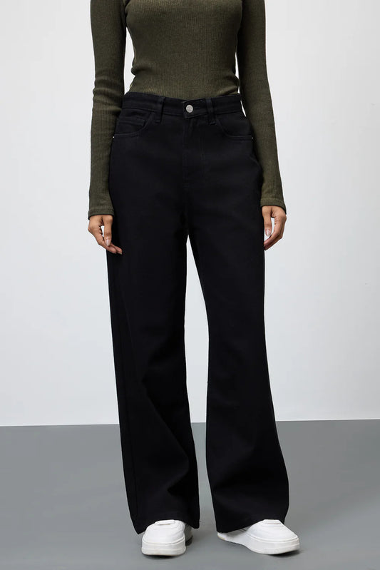 Onyx Cropped Women's Wide-Leg Jeans with Comfortable Relaxed Fit for Everyday Wear