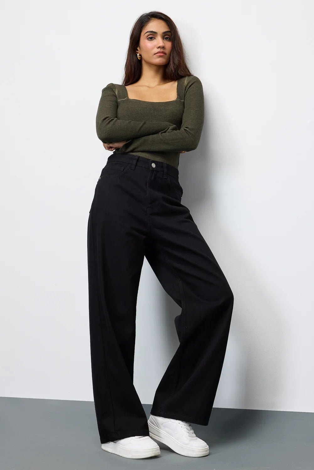 Onyx Cropped Women's Wide-Leg Jeans with Comfortable Relaxed Fit for Everyday Wear