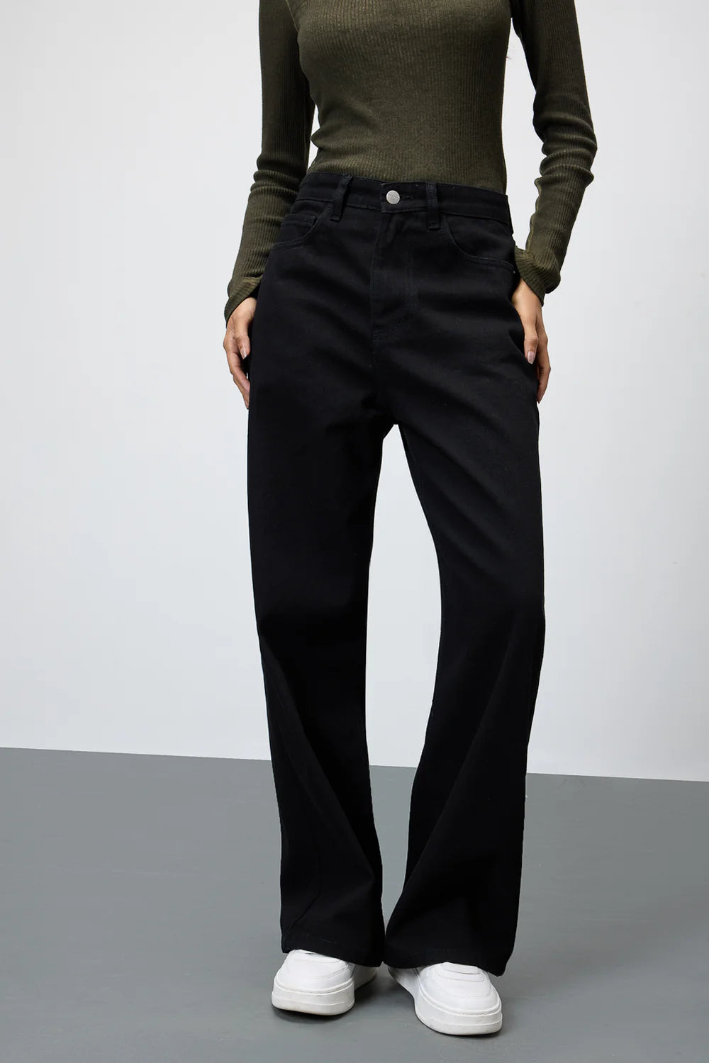 Onyx Cropped Women's Wide-Leg Jeans with Comfortable Relaxed Fit for Everyday Wear