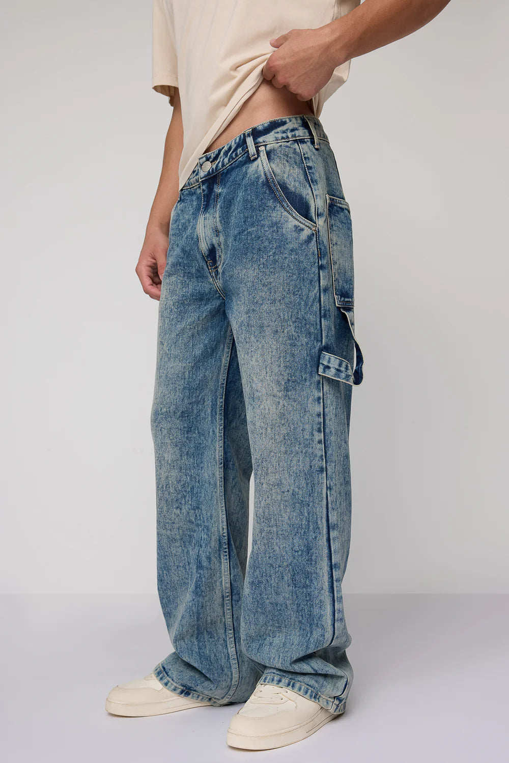 Trendy Blue Washed-Out Straight Jeans for Men with Relaxed Casual Style