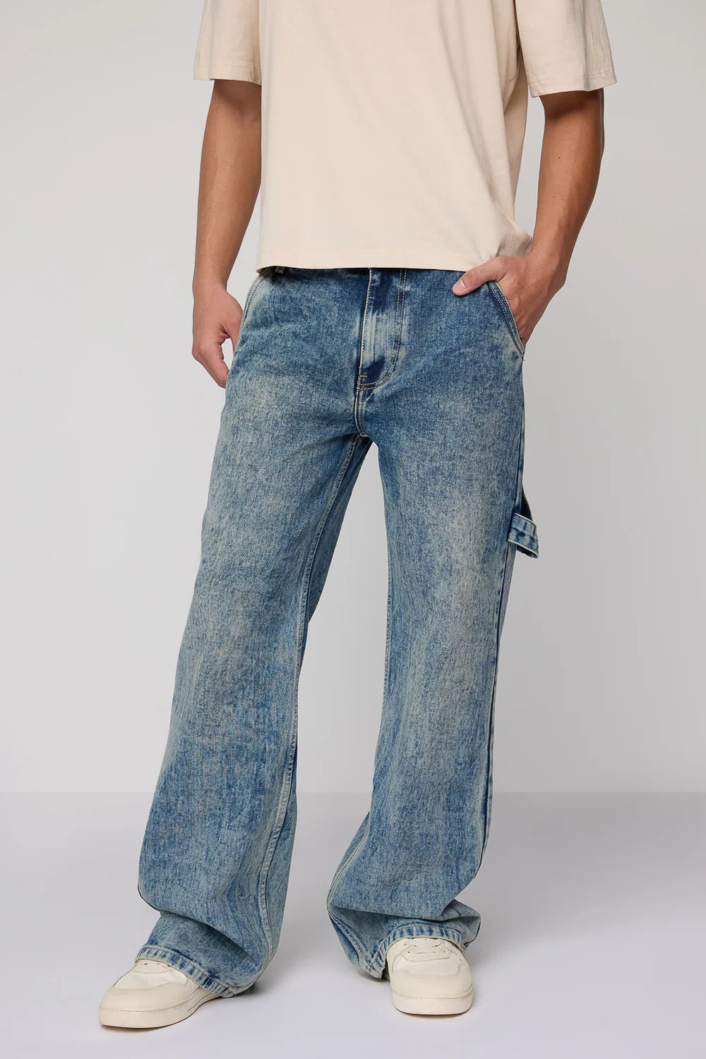 Trendy Blue Washed-Out Straight Jeans for Men with Relaxed Casual Style