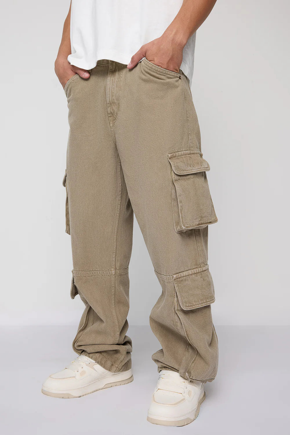 Men's Khaki Utility Cargo Jeans in Baggy Fit for Comfortable Everyday Style
