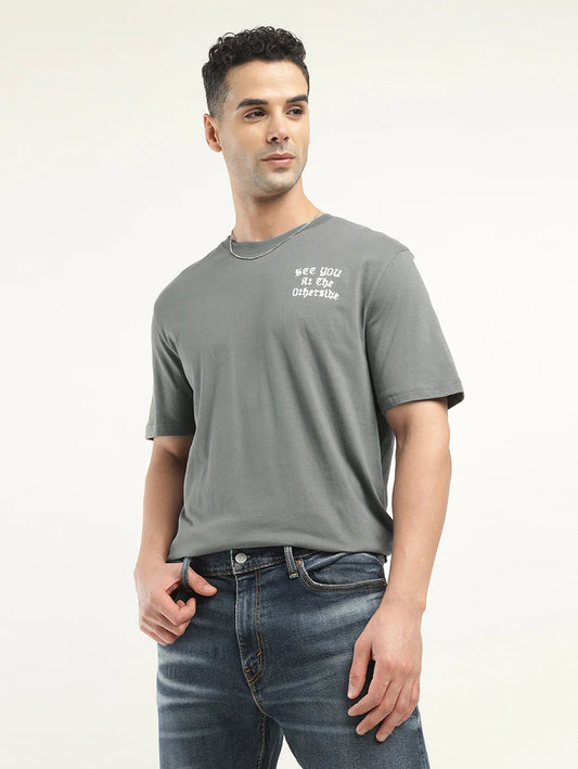 Men’s Casual Crew Neck T-Shirt Showcasing Stylish Typographic Print for Trendy Fashion Outfits