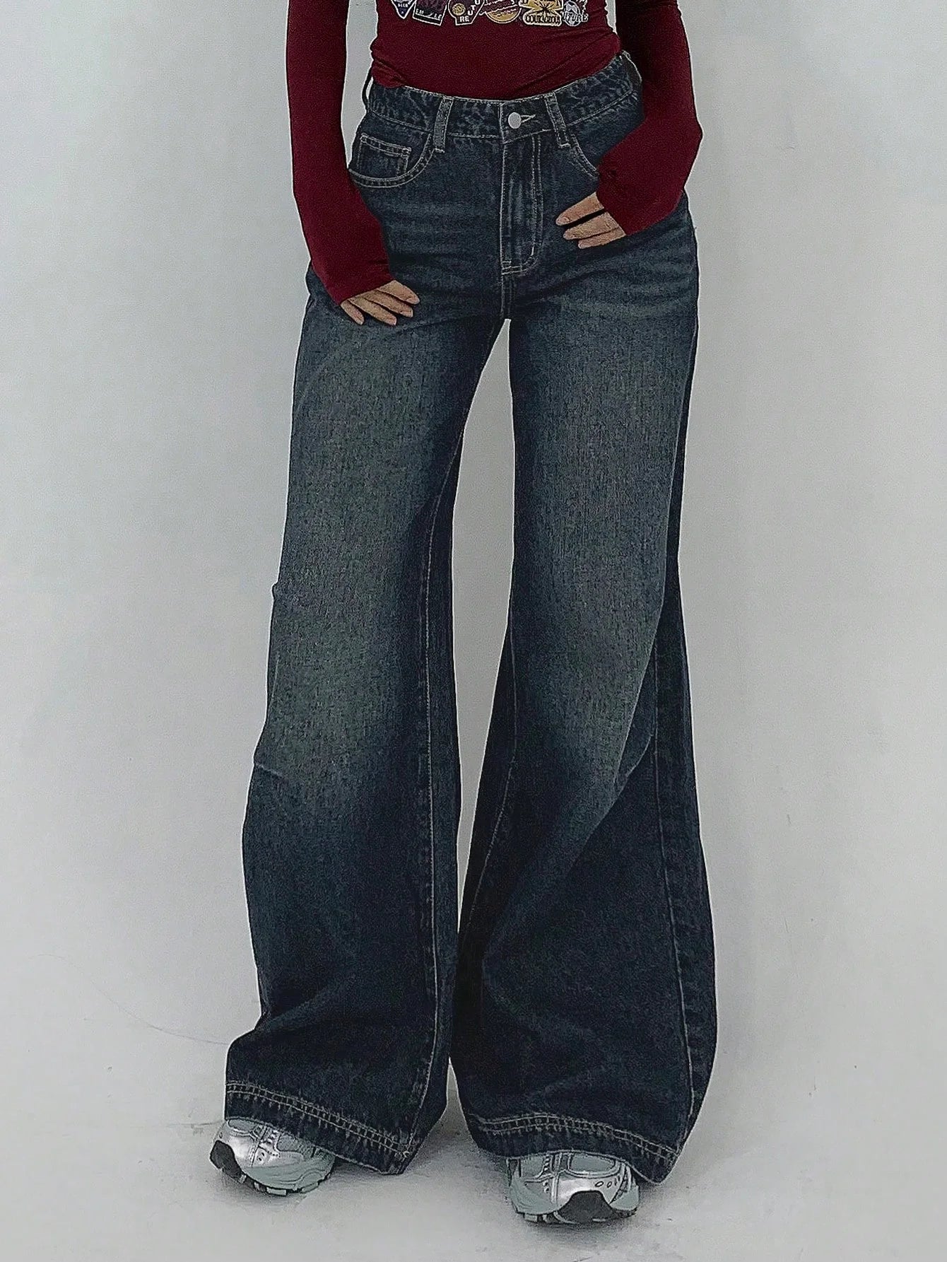 Chic Flare Denim Jeans with Static Fade Wash for Women