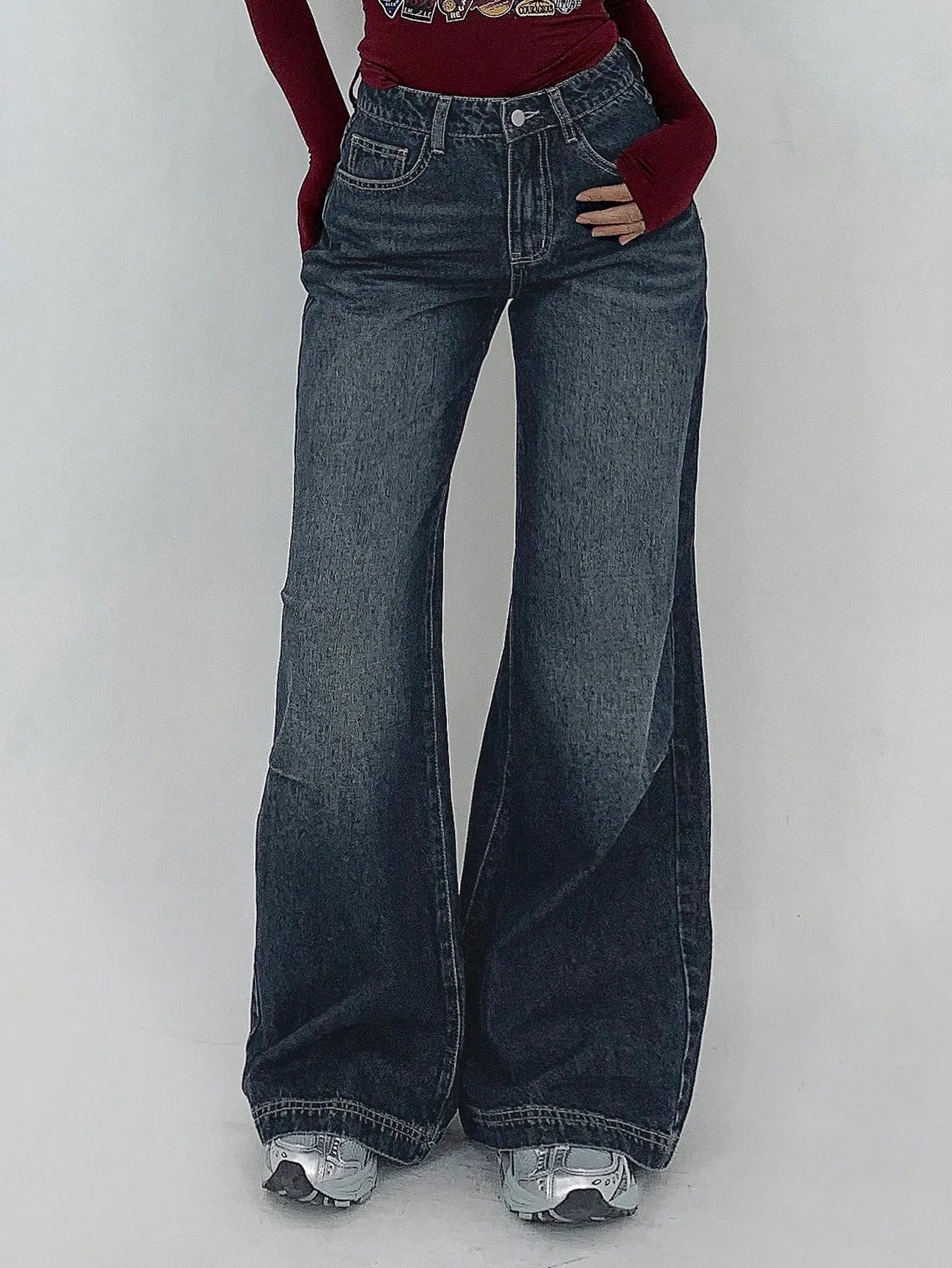 Chic Flare Denim Jeans with Static Fade Wash for Women