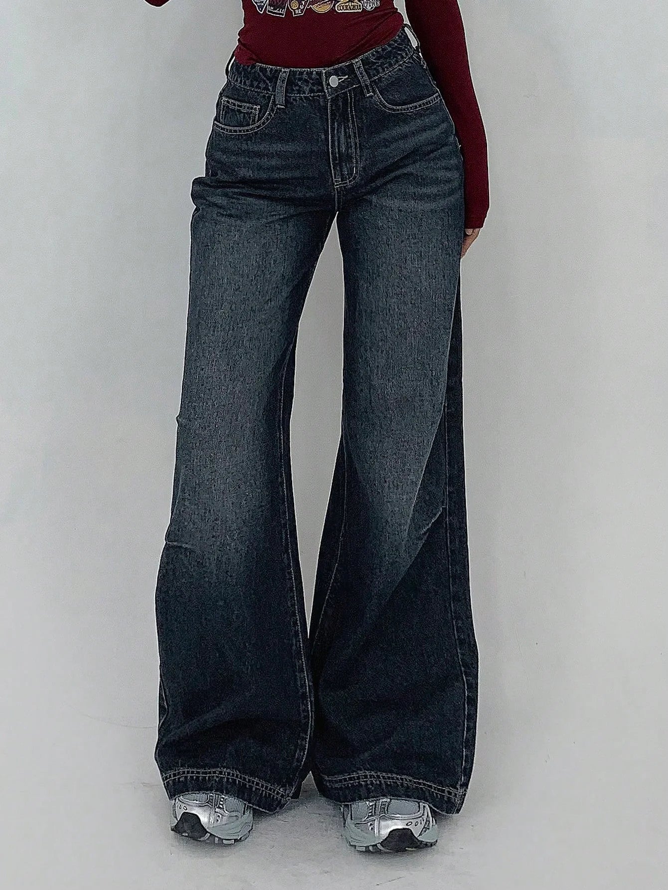 Chic Flare Denim Jeans with Static Fade Wash for Women