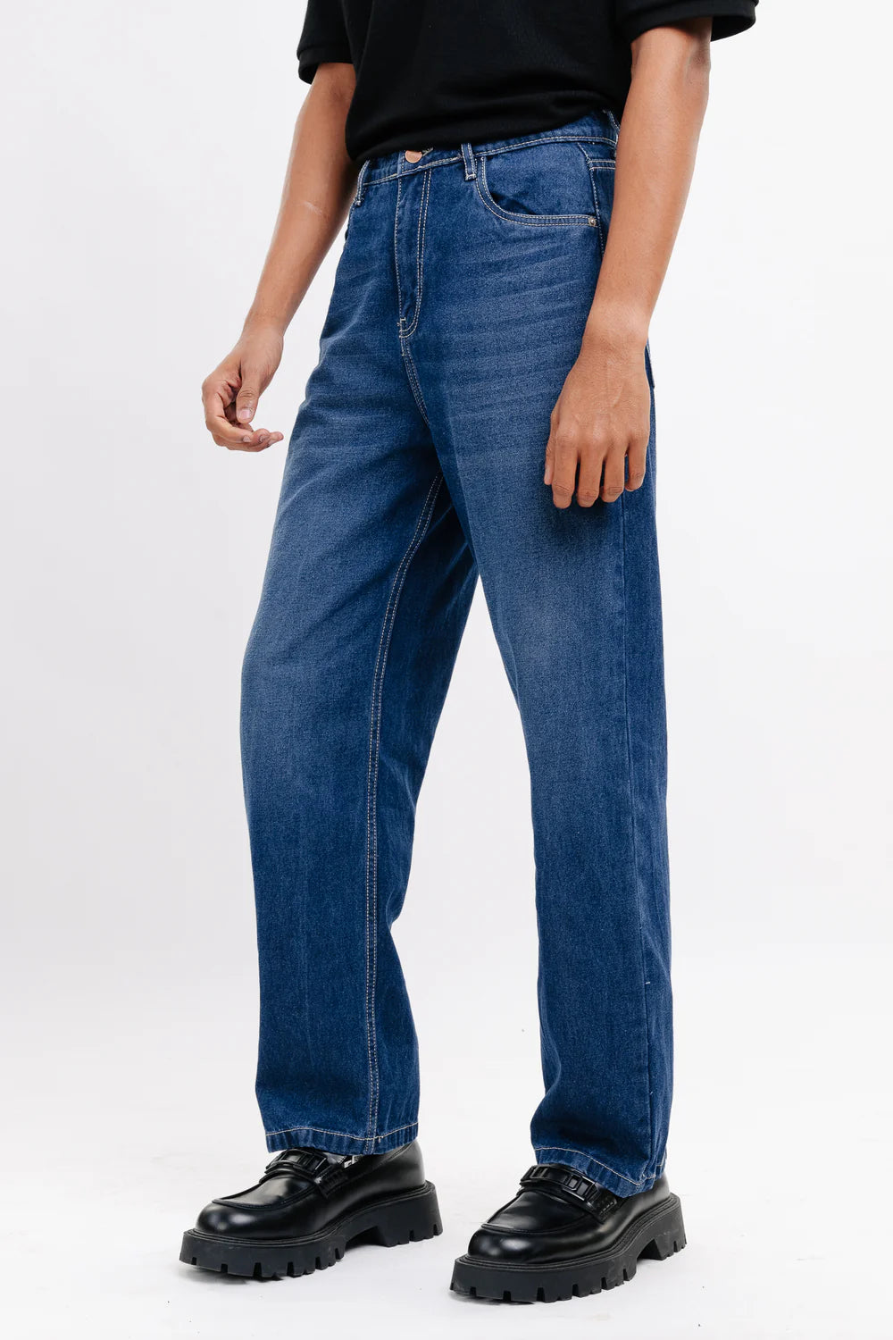 Men's Go-To Blue Straight Fit Jeans with Classic Design for Daily Wear