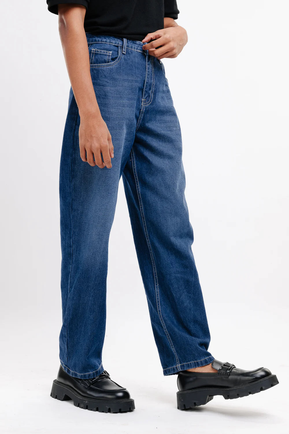 Men's Go-To Blue Straight Fit Jeans with Classic Design for Daily Wear