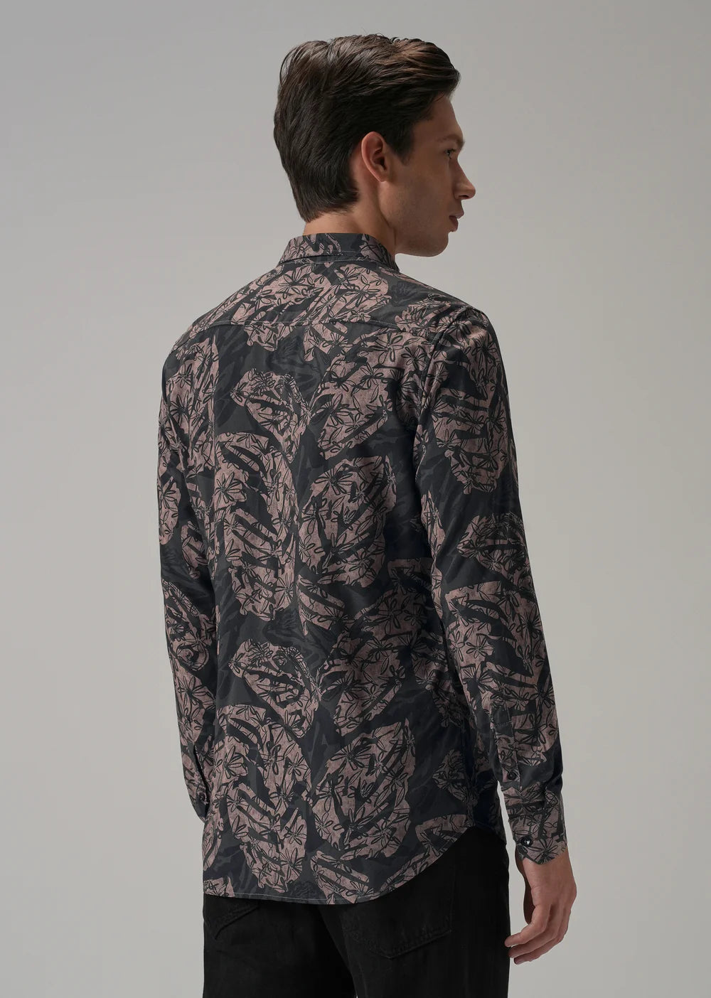 Stylish Men’s Dusk Pink Shirt with Eye-Catching Floral Artwork