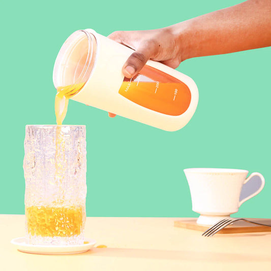 Compact Smoothie Maker with Powerful Blending Motor for Travel