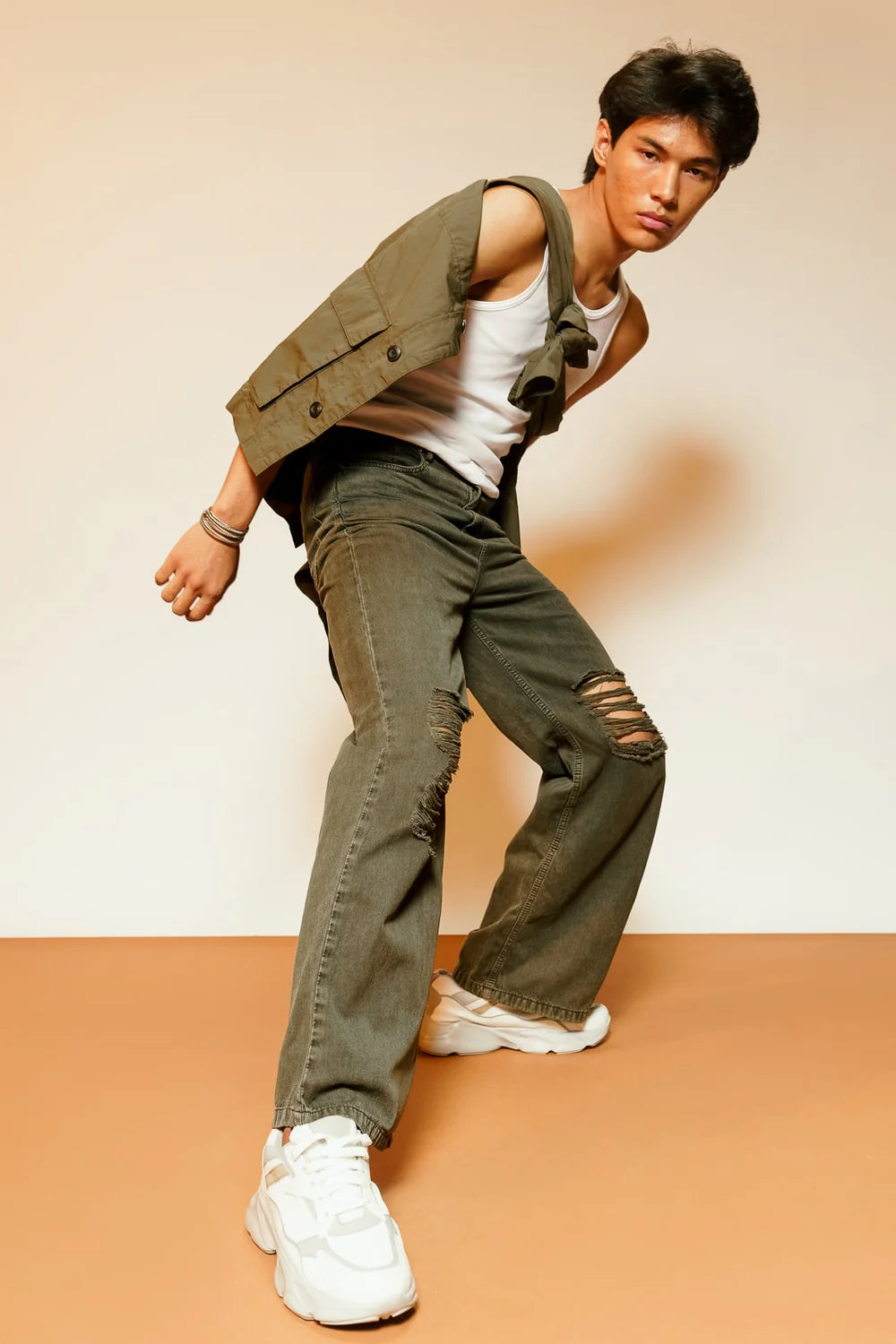 Trendy Olive Distressed Loose-Fit Jeans for Men with Modern Style