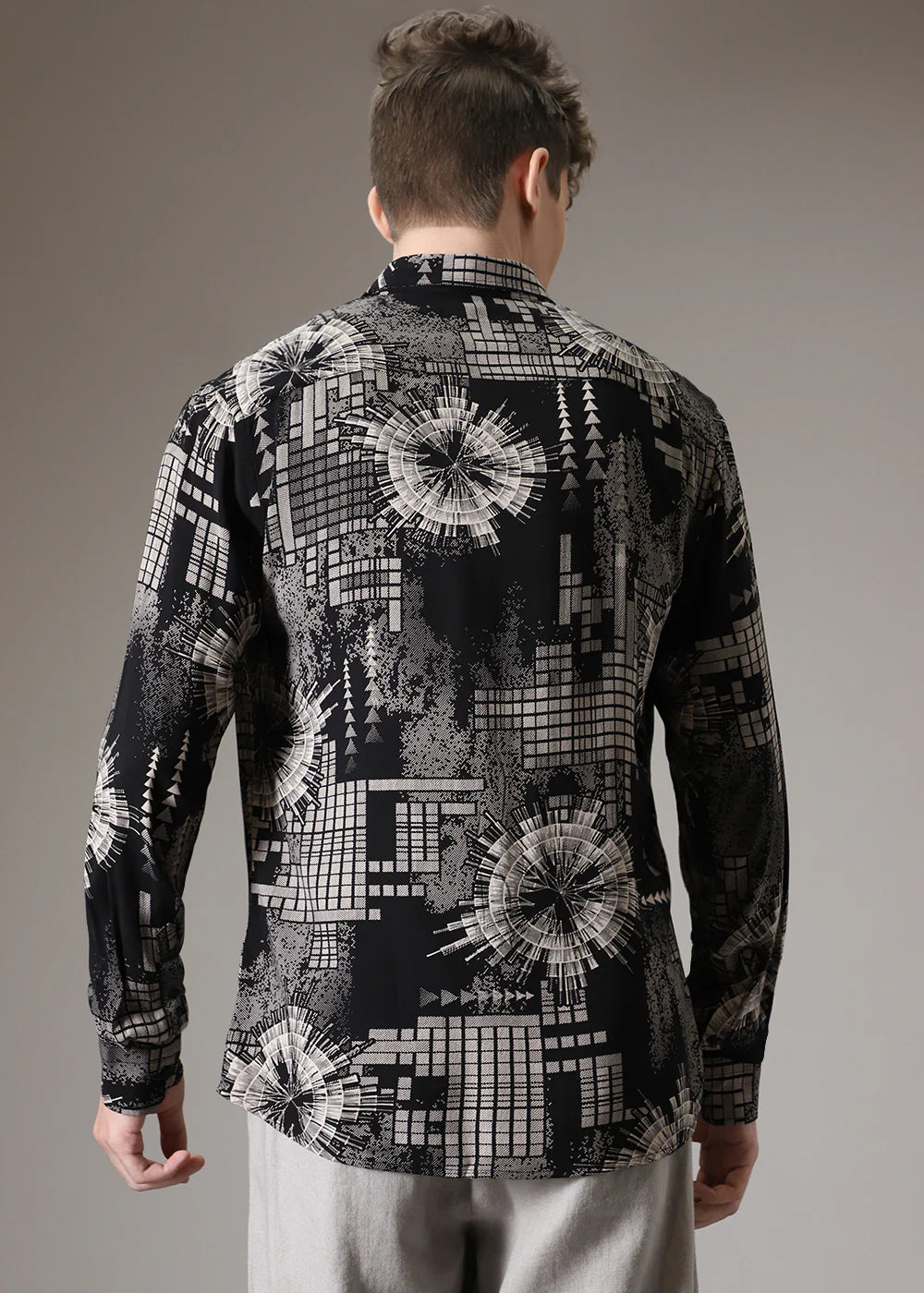 Relaxed Fit Monochrome Button-Up Shirt with Contemporary Feather Motifs