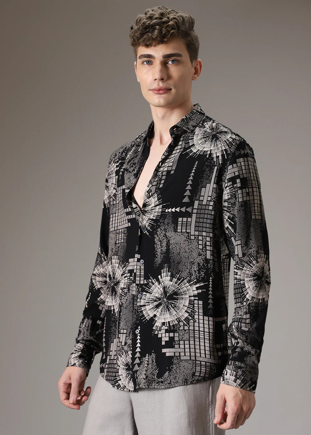 Relaxed Fit Monochrome Button-Up Shirt with Contemporary Feather Motifs