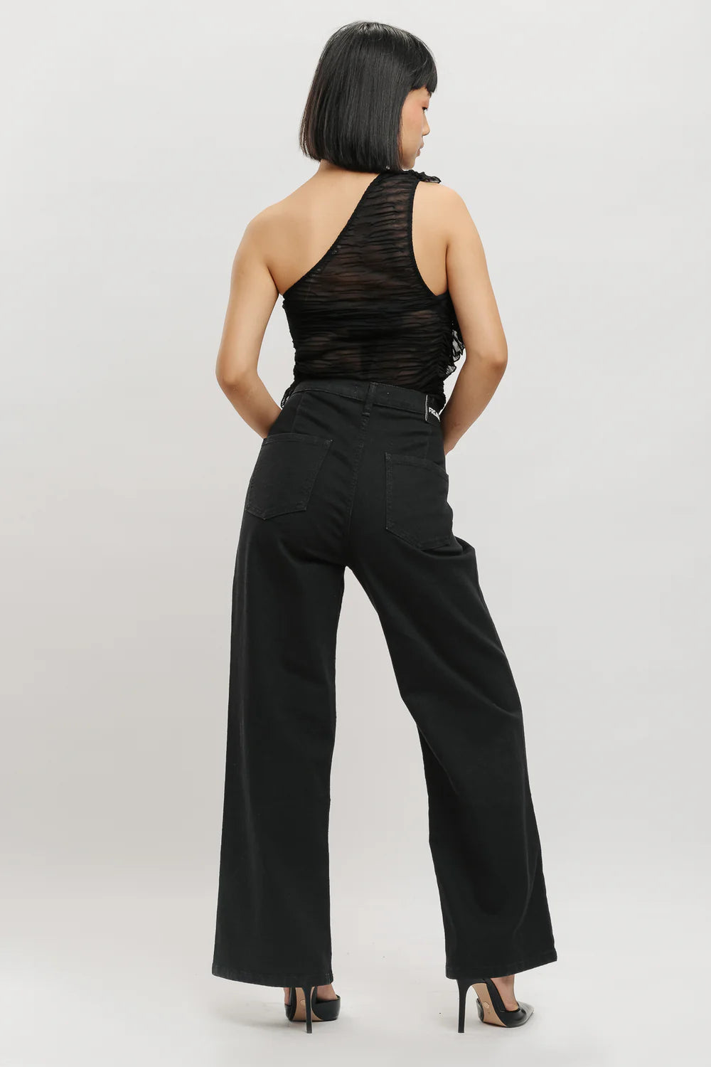 Relaxed Fit True Black Wide Jeans for Women for Effortless Street Style