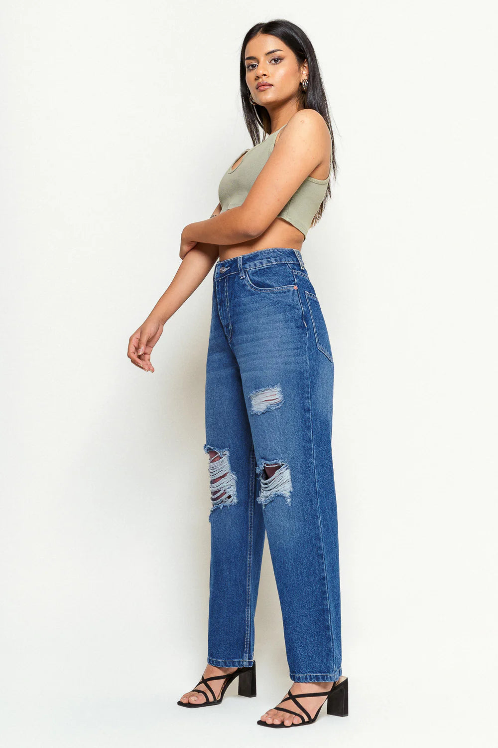 Modish Blue Women's Straight-Leg Jeans with Trendy Modern Fit for Everyday Wear