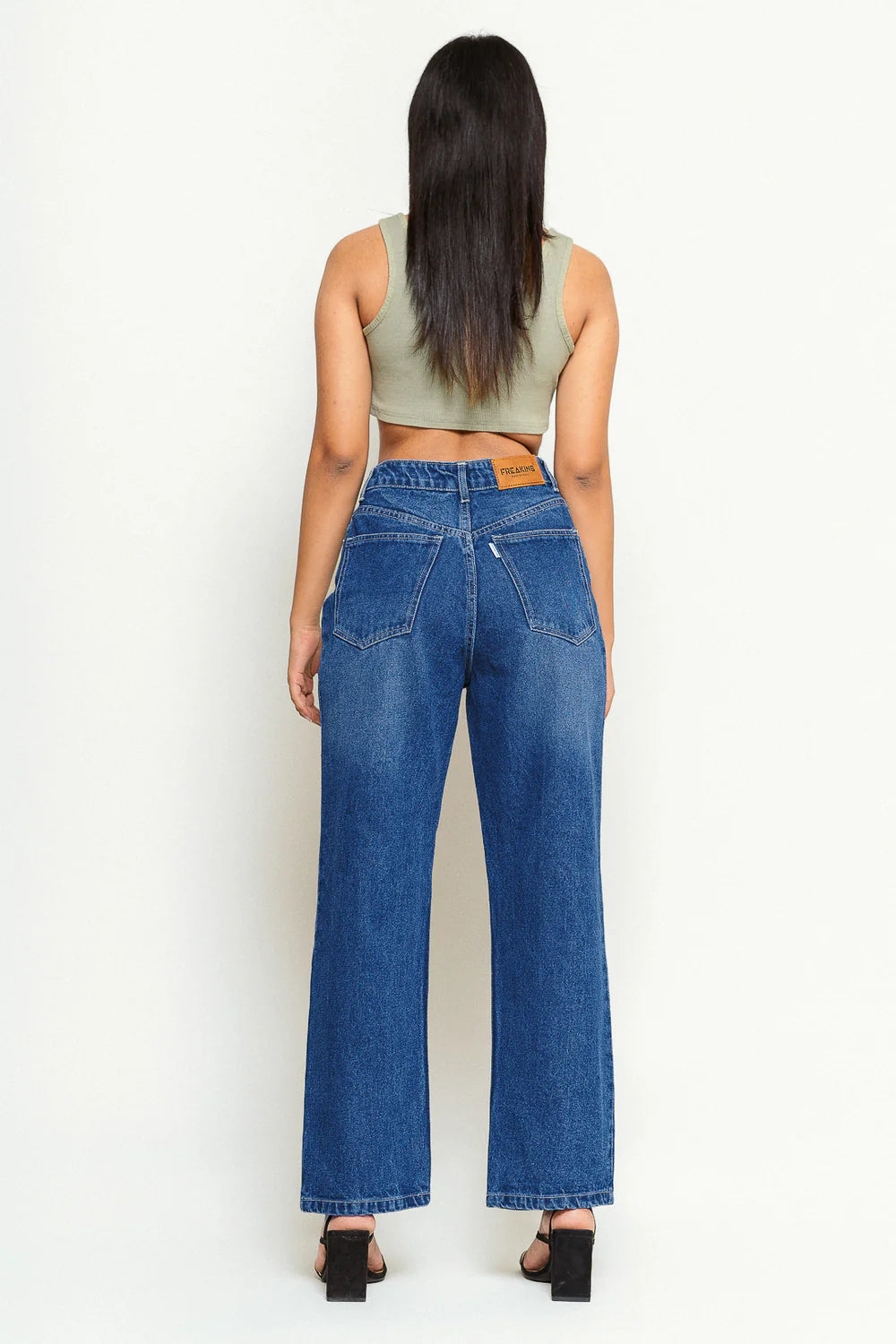 Modish Blue Women's Straight-Leg Jeans with Trendy Modern Fit for Everyday Wear