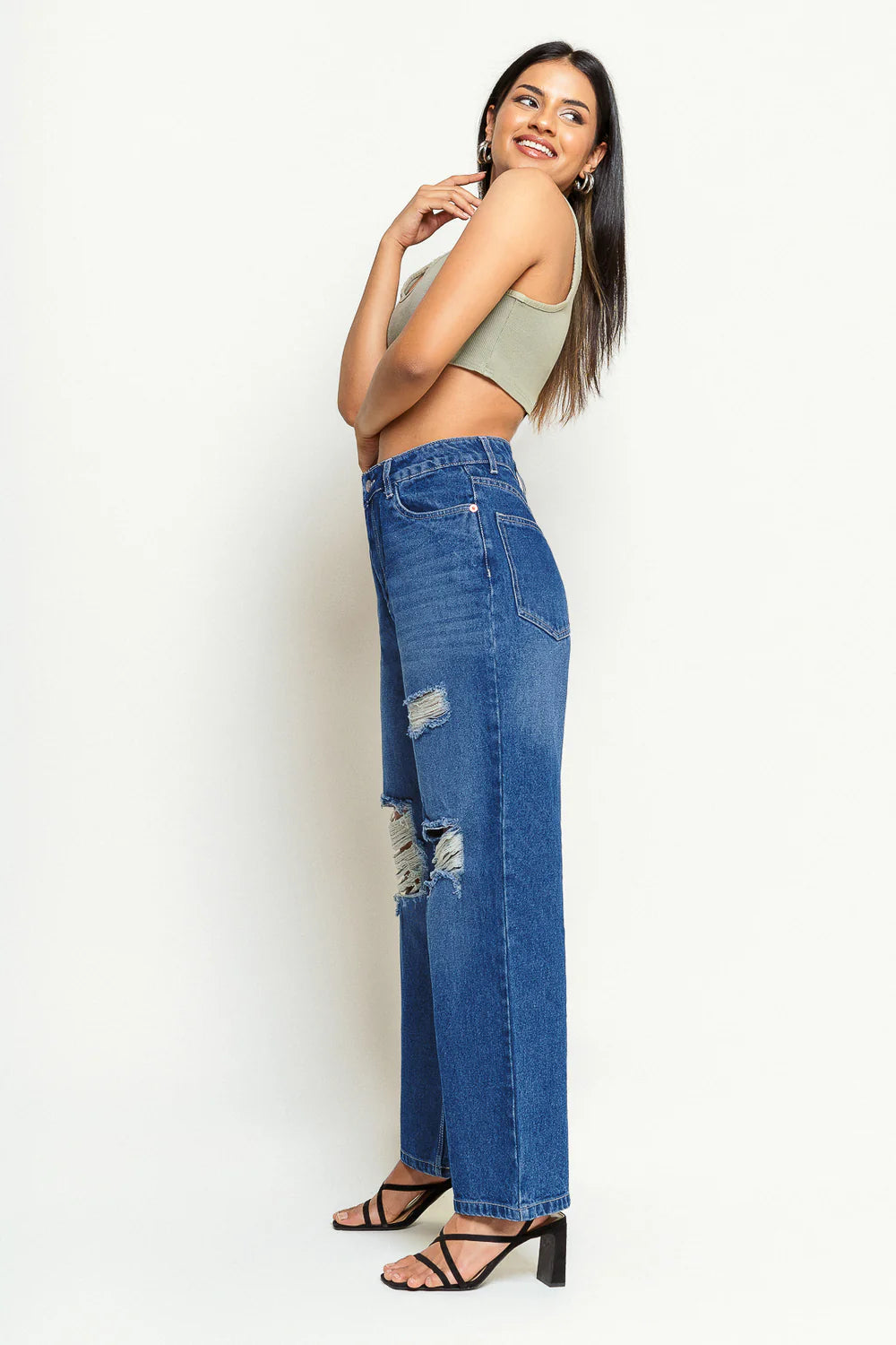 Modish Blue Women's Straight-Leg Jeans with Trendy Modern Fit for Everyday Wear