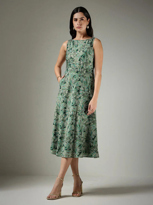 Feminine Green Paisley Fit & Flare Dress with Elegant Silhouette