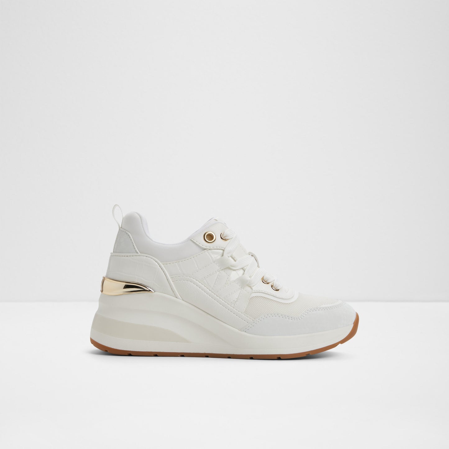 Fashionable Women’s White Wedge Shoes for Casual and Everyday Outfits