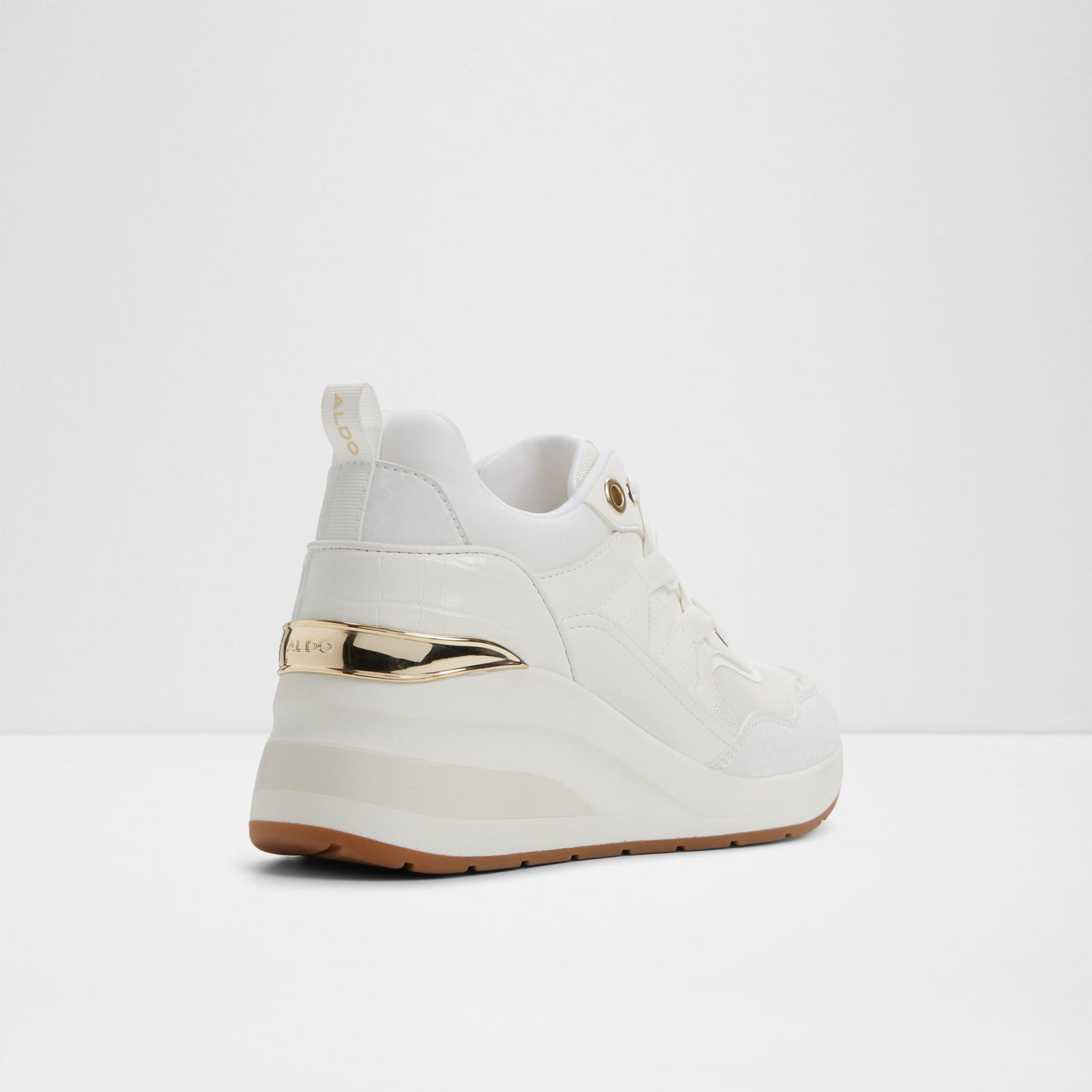 Fashionable Women’s White Wedge Shoes for Casual and Everyday Outfits