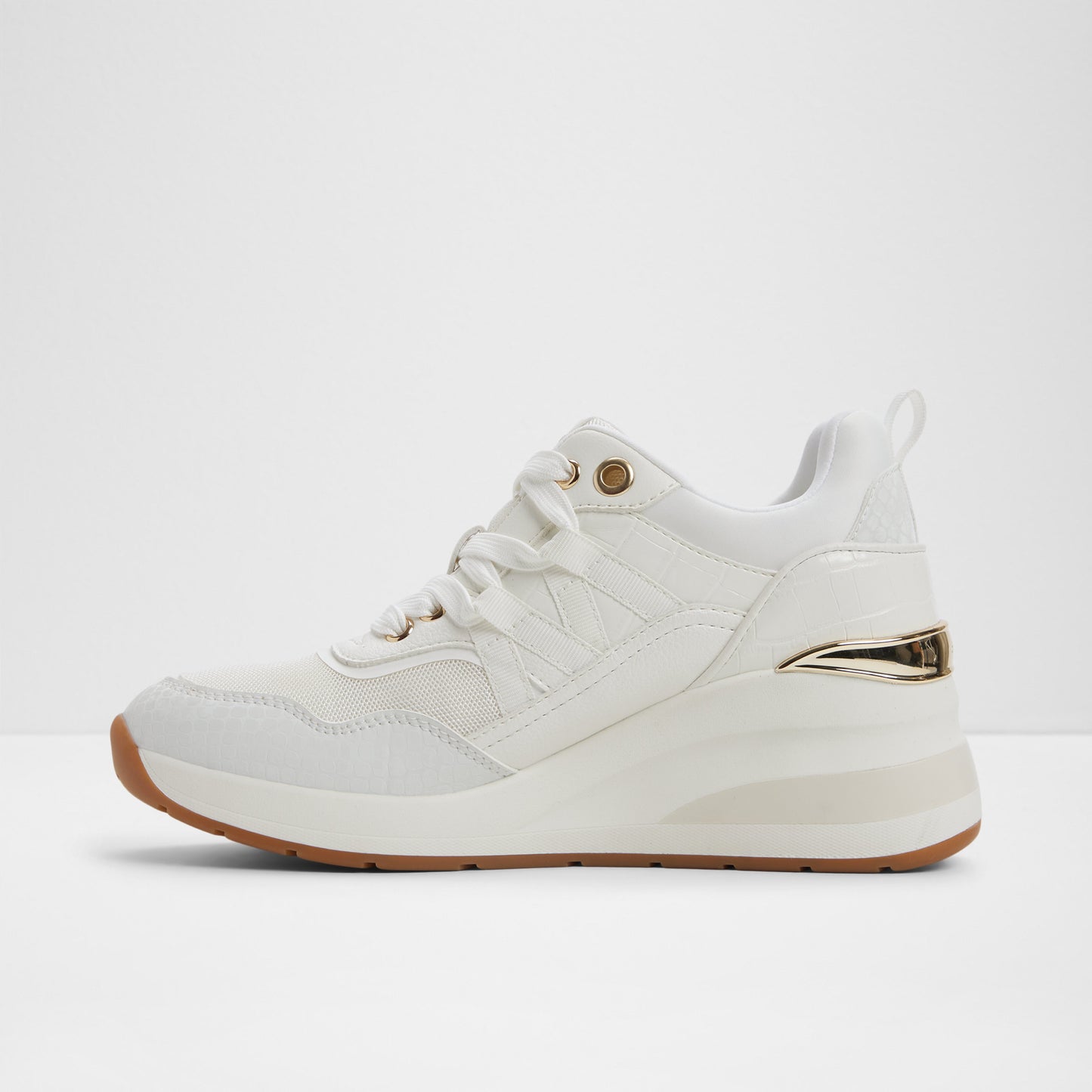 Fashionable Women’s White Wedge Shoes for Casual and Everyday Outfits
