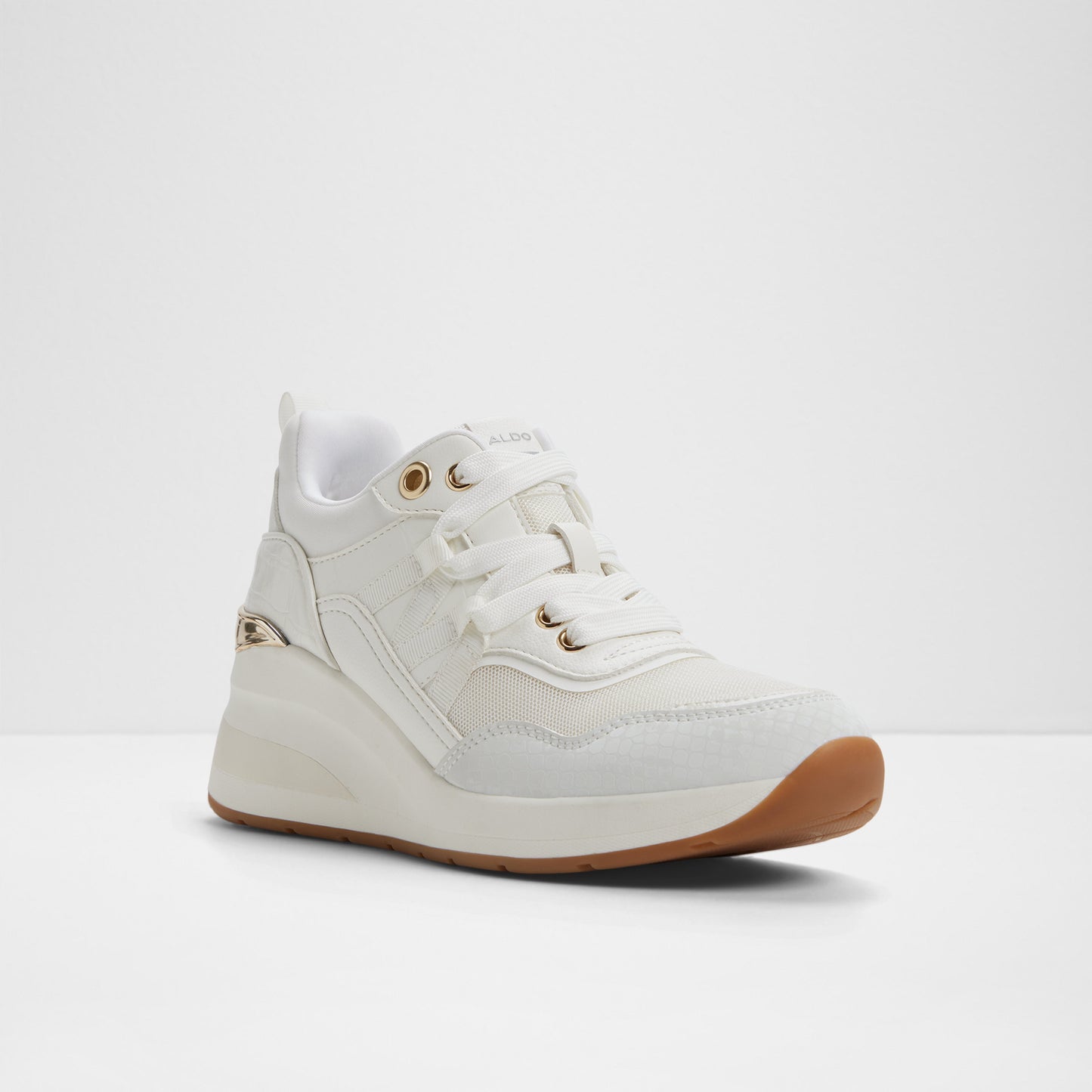 Fashionable Women’s White Wedge Shoes for Casual and Everyday Outfits
