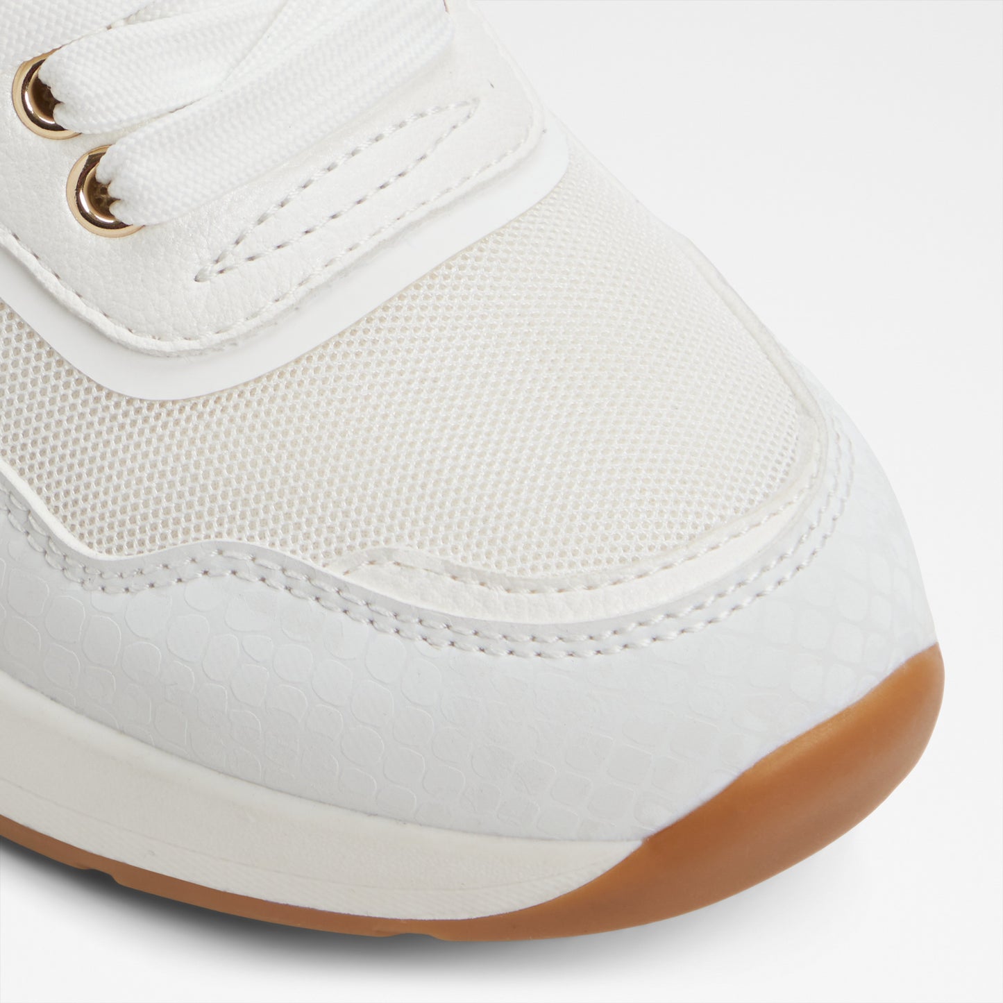 Fashionable Women’s White Wedge Shoes for Casual and Everyday Outfits