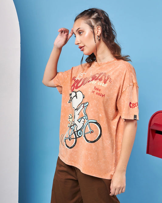 Trendy Oversized Women’s T-Shirt with Snoopy Cruisin Graphic in Orange