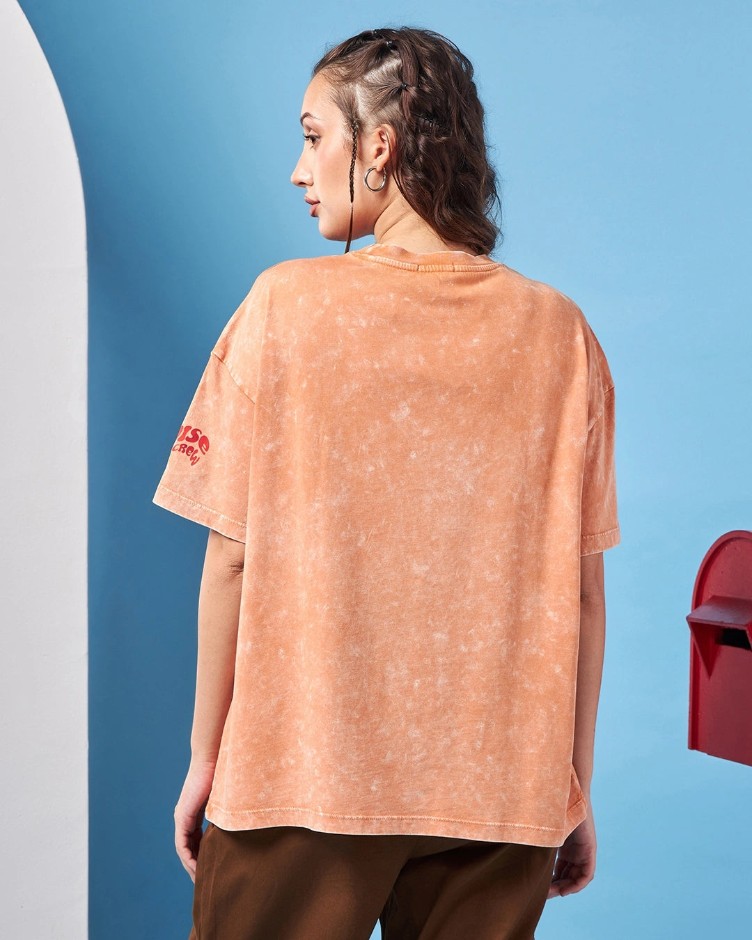 Trendy Oversized Women’s T-Shirt with Snoopy Cruisin Graphic in Orange