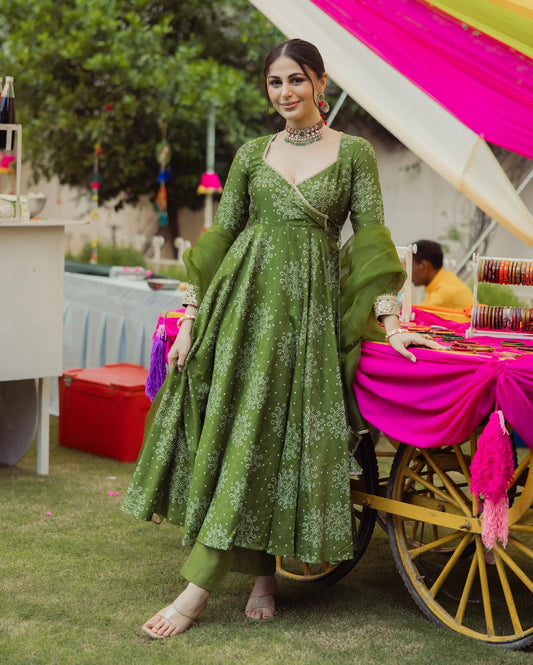 Katha Green Bandhani Chanderi Suit Set with Handcrafted Design for Ethnic Celebrations