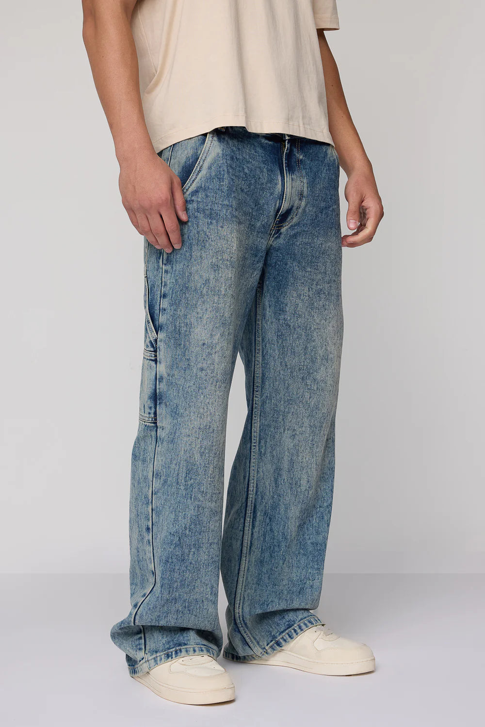 Trendy Blue Washed-Out Straight Jeans for Men with Relaxed Casual Style