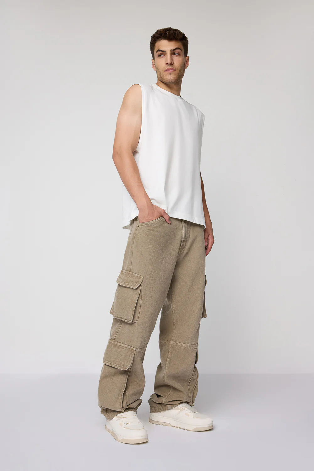 Men's Khaki Utility Cargo Jeans in Baggy Fit for Comfortable Everyday Style