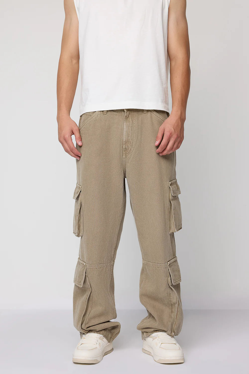 Men's Khaki Utility Cargo Jeans in Baggy Fit for Comfortable Everyday Style