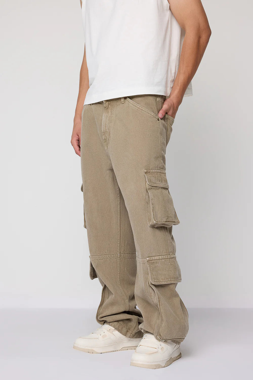 Men's Khaki Utility Cargo Jeans in Baggy Fit for Comfortable Everyday Style