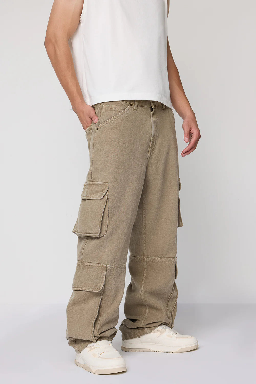 Men's Khaki Utility Cargo Jeans in Baggy Fit for Comfortable Everyday Style